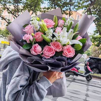 天津11朵戴安娜粉玫瑰百合，与你一起追逐梦想